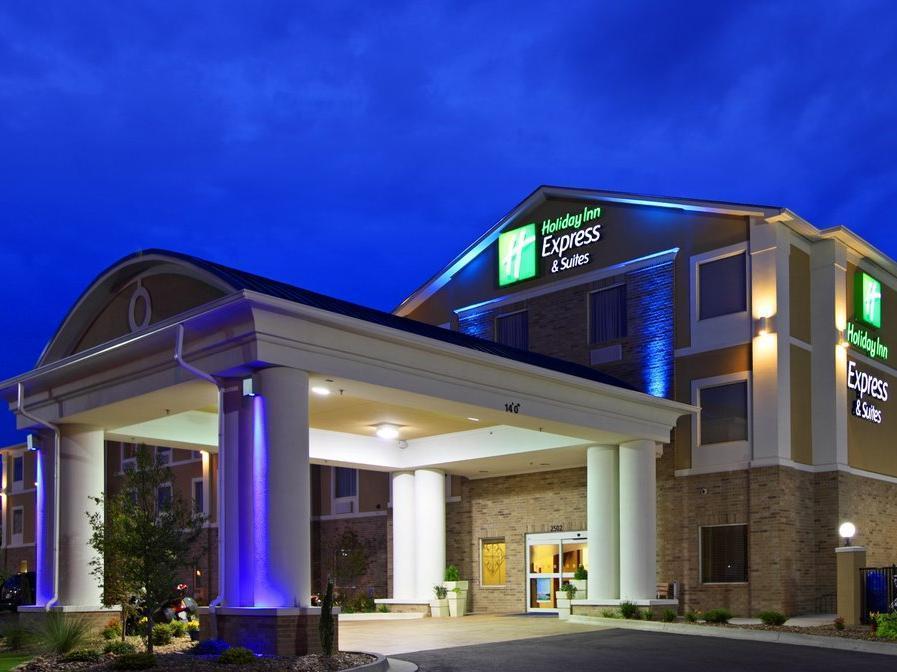 Holiday Inn Express & Suites Charlotte North, An Ihg Hotel Exterior photo